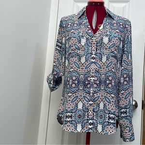 Express slim fit women white floral adjustable long sleeves shirt. Size S. Used.